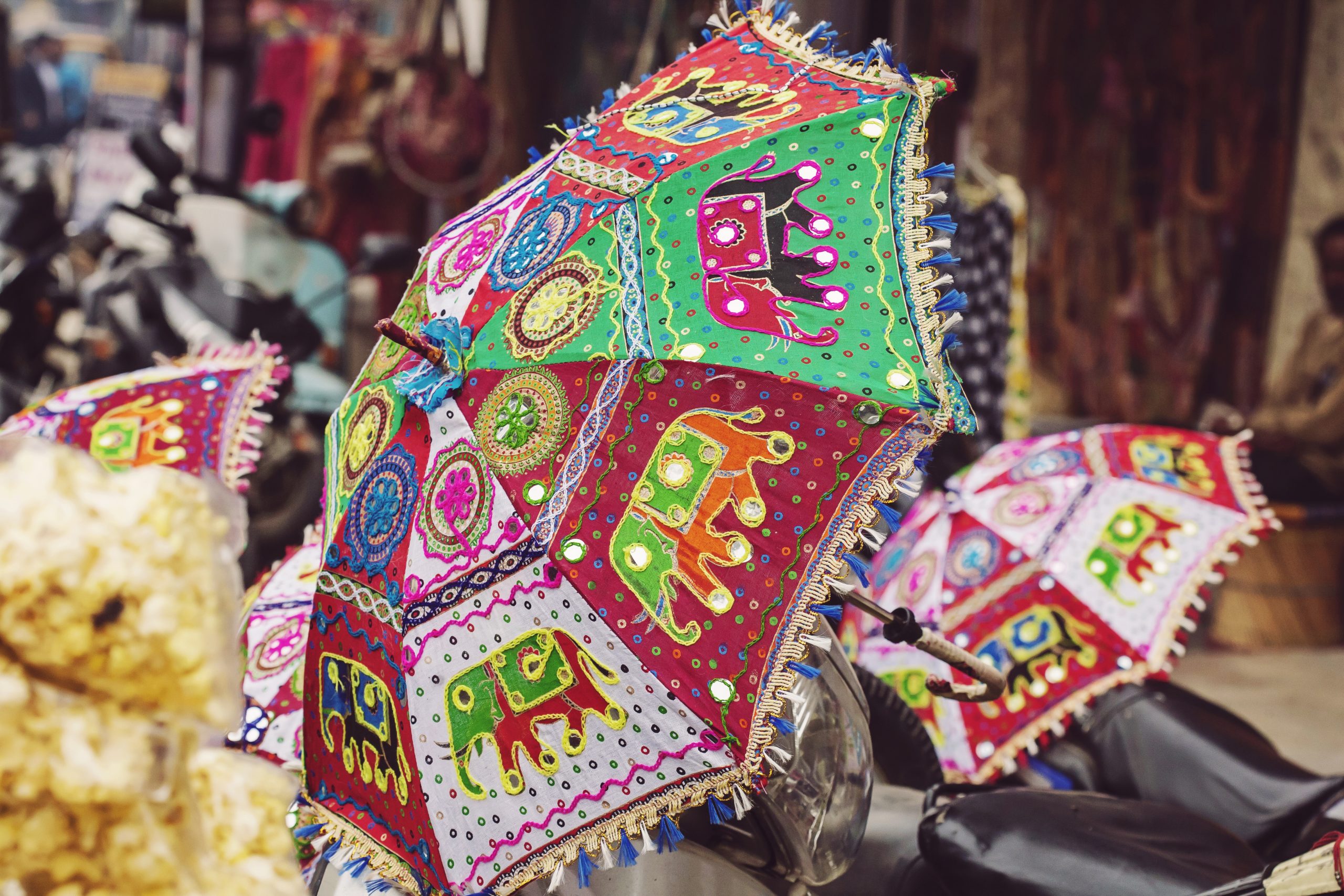 Deciding between corporate and product brand